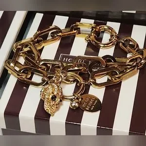 HENRI BENDEL チャーム HENRI BENDEL New York Iconic Gold Tone Enamel Rhinestone Hat